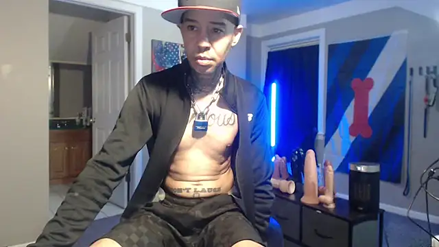 Snapshot of Michigan9000 chatting on April 16, 3:29 am Michigan9000 online show from April 16, 3:29 am