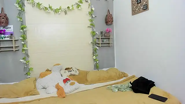 saaracoleman online show from October 8, 2:53 am