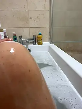 MimiMaee online show from October 8, 9:18 am