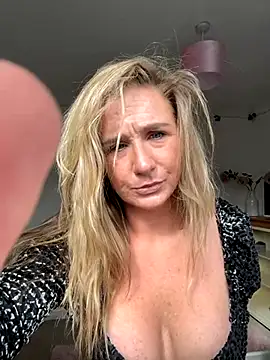 MimiMaee online show from October 9, 11:41 am