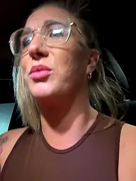 MimiMaee online show from October 18, 7:14 pm