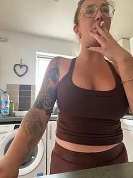 MimiMaee online show from October 19, 8:37 am