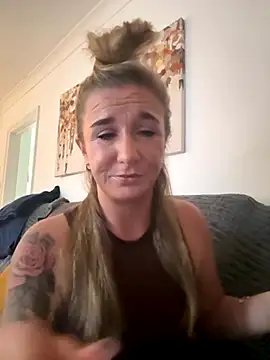 MimiMaee online show from October 20, 10:27 am