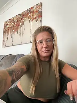 MimiMaee online show from October 22, 12:38 pm