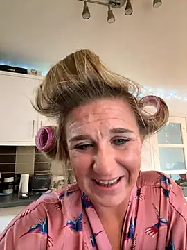 MimiMaee online show from October 27, 1:59 pm