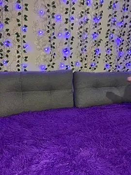 Kisa-Lisa  online show from November 20, 5:34 pm