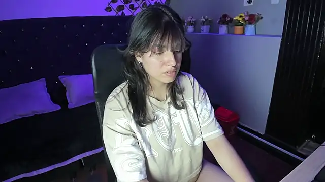 Violetta Swett  online show from November 22, 5:56 pm