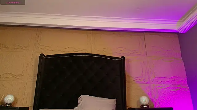 naomi hill1 online show from October 10, 9:03 pm