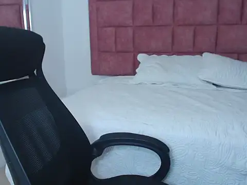 sweetsubmisaxox online show from November 29, 10:35 pm