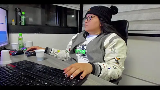 Xander Taylor  online show from October 29, 5:20 am