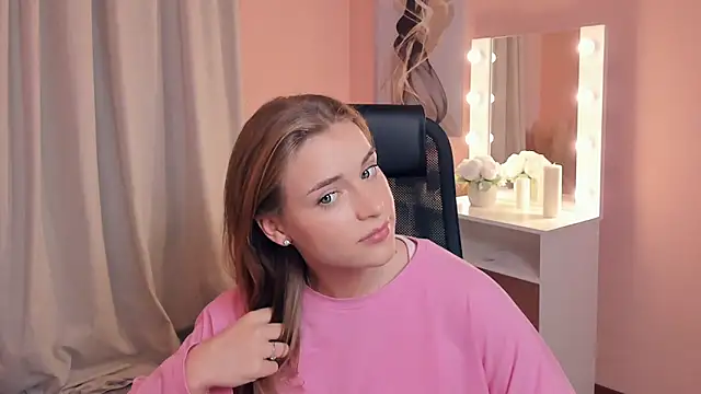 KeelyStowers online show from October 6, 3:31 pm