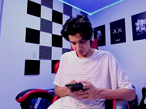 Snapshot of jeycobb chatting on December 4, 12:03 pm jeycobb online show from December 4, 12:03 pm