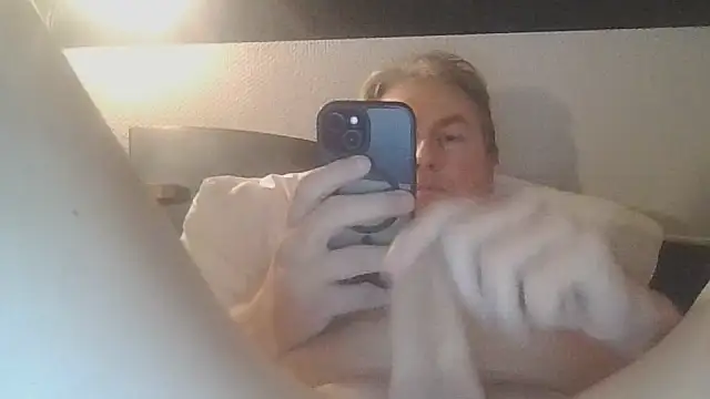 Snapshot of Sklavekay chatting on December 16, 7:41 pm Sklavekay online show from December 16, 7:41 pm