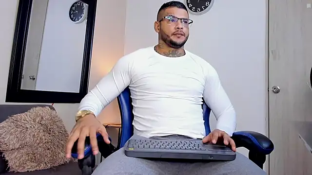 Snapshot of MICHELL_ARTHUS_ chatting on October 12, 2:43 am MICHELL ARTHUS online show from October 12, 2:43 am