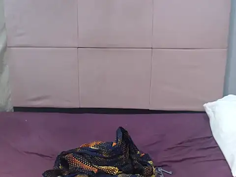 CurvyDollxx25 online show from October 9, 2:20 am