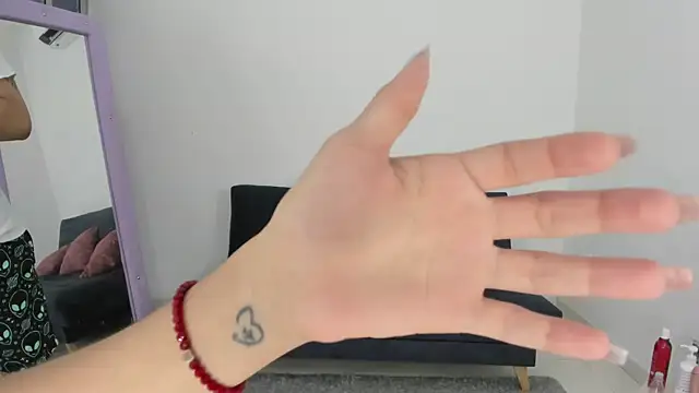 amazinghotgirl online show from November 27, 7:27 pm