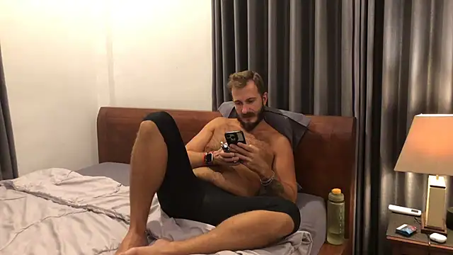 Snapshot of mrmaxiy chatting on March 5, 11:28 am mrmaxiy online show from March 5, 11:28 am