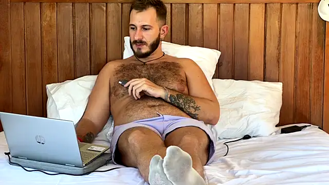 Snapshot of mrmaxiy chatting on June 15, 7:32 am mrmaxiy online show from June 15, 7:32 am