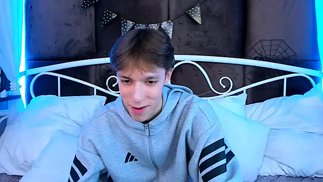 Snapshot of MarkBranston chatting on November 2, 11:23 am MarkBranston online show from November 2, 11:23 am