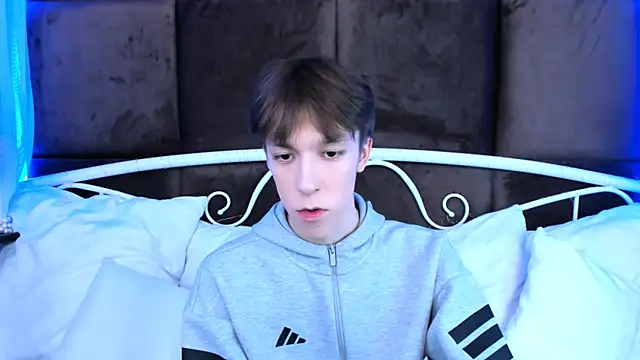 Snapshot of MarkBranston chatting on November 15, 2:46 pm MarkBranston online show from November 15, 2:46 pm