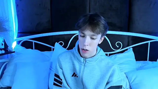 Snapshot of MarkBranston chatting on November 17, 10:54 am MarkBranston online show from November 17, 10:54 am