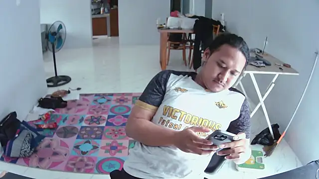 Snapshot of latexidn chatting on November 15, 6:22 am latexidn online show from November 15, 6:22 am