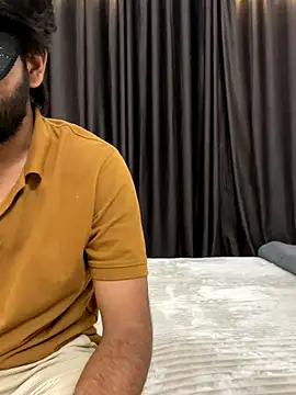 vickyandtania online show from December 19, 3:52 pm