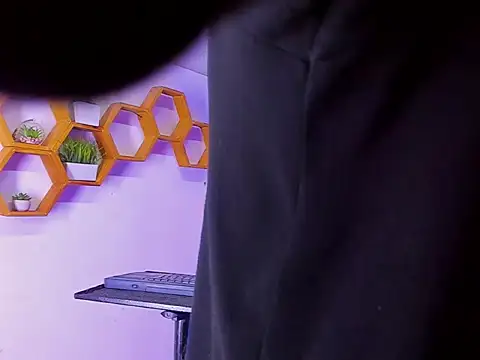 Play boys Hot2 online show from October 10, 12:59 pm