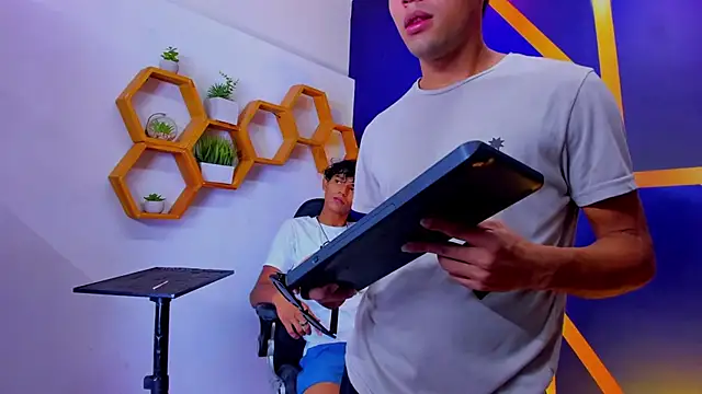 Play boys Hot2 online show from October 15, 12:38 pm