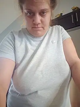 Snapshot of october1992xx chatting on October 28, 12:30 pm october1992xx online show from October 28, 12:30 pm