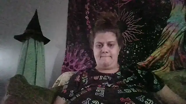 Snapshot of october1992xx chatting on October 29, 12:29 pm october1992xx online show from October 29, 12:29 pm