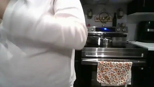 Snapshot of october1992xx chatting on November 8, 9:24 pm october1992xx online show from November 8, 9:24 pm