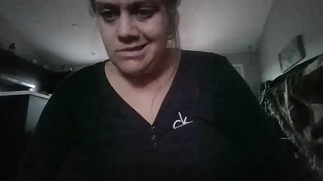 Snapshot of october1992xx chatting on November 22, 4:06 pm october1992xx online show from November 22, 4:06 pm