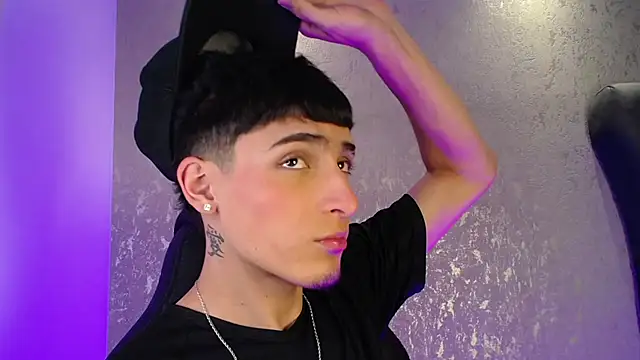 MateoMitchell online show from November 26, 4:46 am