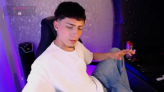 MateoMitchell online show from December 14, 5:57 am