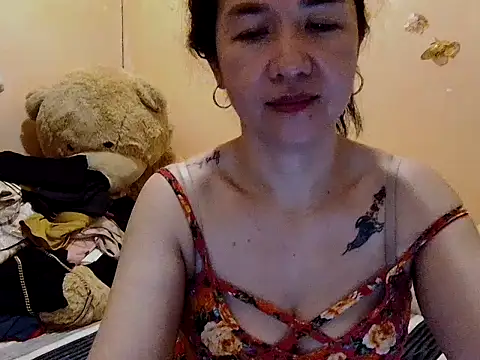 Snapshot of KissHott chatting on October 25, 2:13 pm KissHott online show from October 25, 2:13 pm