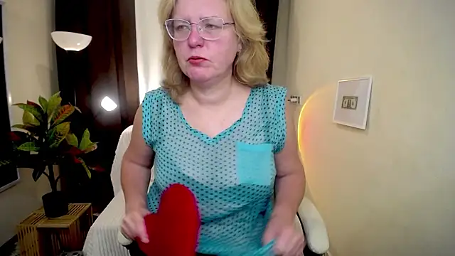 VestaWoody online show from October 8, 6:11 am