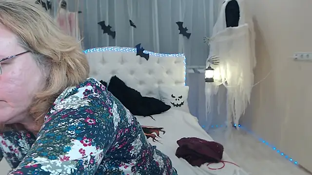 VestaWoody online show from October 17, 6:27 am