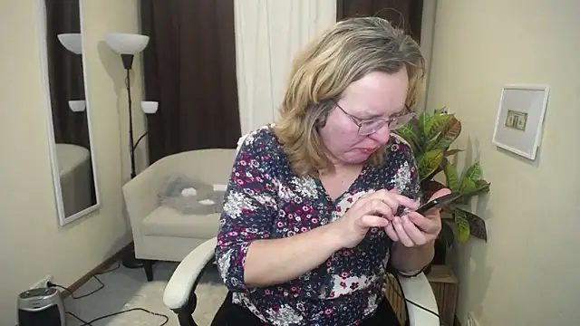 VestaWoody online show from November 15, 1:18 pm