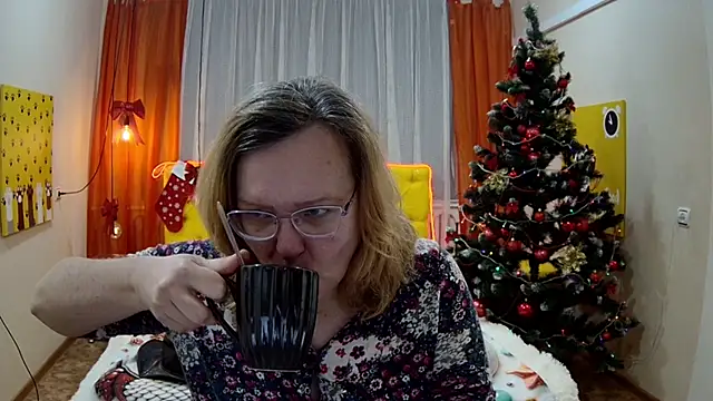 VestaWoody online show from December 15, 7:23 am