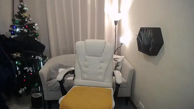 VestaWoody online show from December 20, 1:18 pm