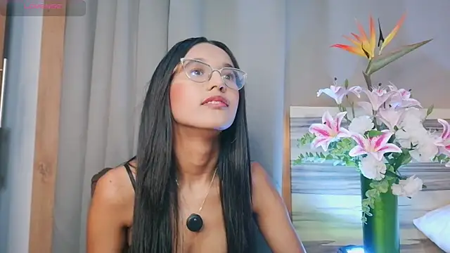 Snapshot of luna_valen chatting on May 10, 4:39 am luna valen online show from May 10, 4:39 am