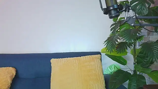 Snapshot of luna_valen chatting on May 28, 4:10 am luna valen online show from May 28, 4:10 am