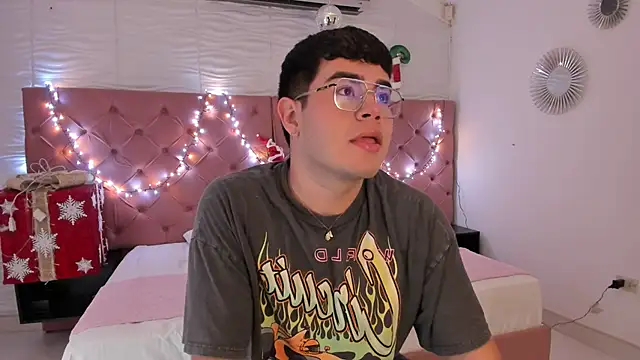 thiago occonor online show from November 15, 8:38 pm