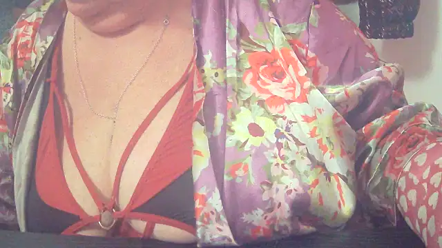 Playful MILF Demi online show from November 17, 8:25 pm