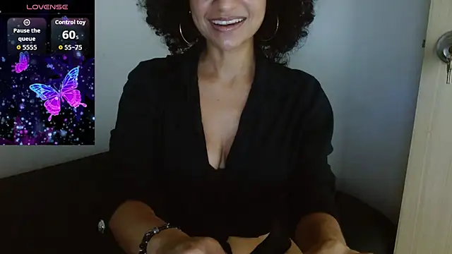 Snapshot of Seductress_Malia chatting on June 25, 4:11 pm Seductress Malia online show from June 25, 4:11 pm