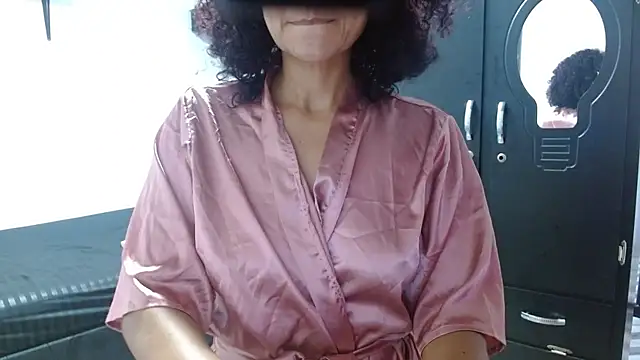 Snapshot of Seductress_Malia chatting on July 2, 3:23 am Seductress Malia online show from July 2, 3:23 am