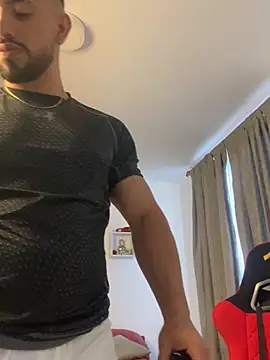 Snapshot of Ezzio_Scolaro chatting on January 17, 8:01 pm Ezzio Scolaro online show from January 17, 8:01 pm