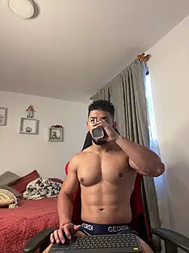 Snapshot of Ezzio_Scolaro chatting on February 6, 12:08 pm Ezzio Scolaro online show from February 6, 12:08 pm