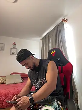 Snapshot of Ezzio_Scolaro chatting on February 8, 8:23 pm Ezzio Scolaro online show from February 8, 8:23 pm